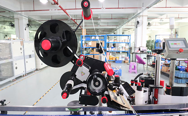 側(cè)面貼標(biāo)機,貼標(biāo)機,全自動貼標(biāo)機