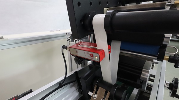 全自動(dòng)雙側(cè)面貼標(biāo)機(jī),貼標(biāo)機(jī)設(shè)備,全自動(dòng)貼標(biāo)機(jī)