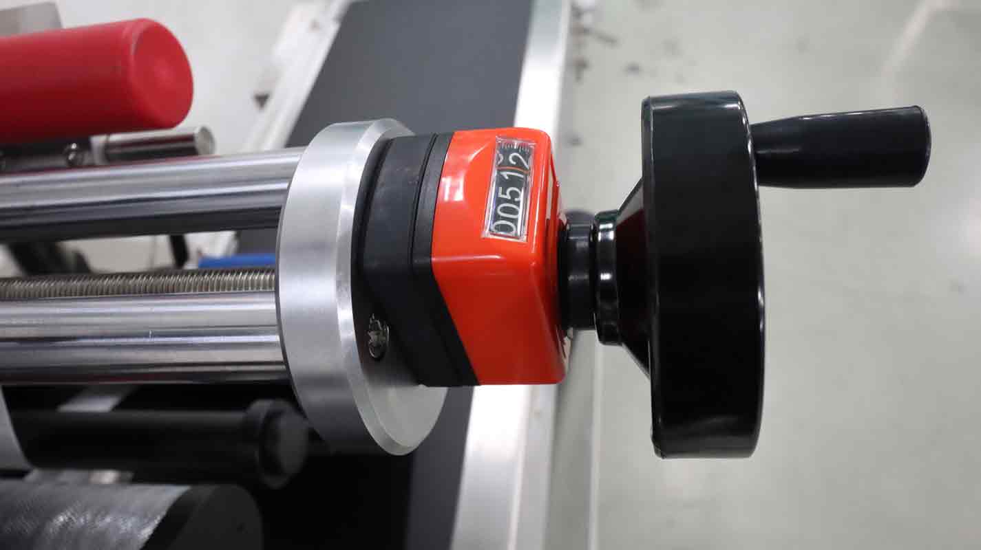 全自動側面貼標機,貼標機,側面貼標機