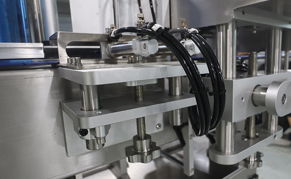 不干膠貼標機,自動貼標機,全自動貼標機